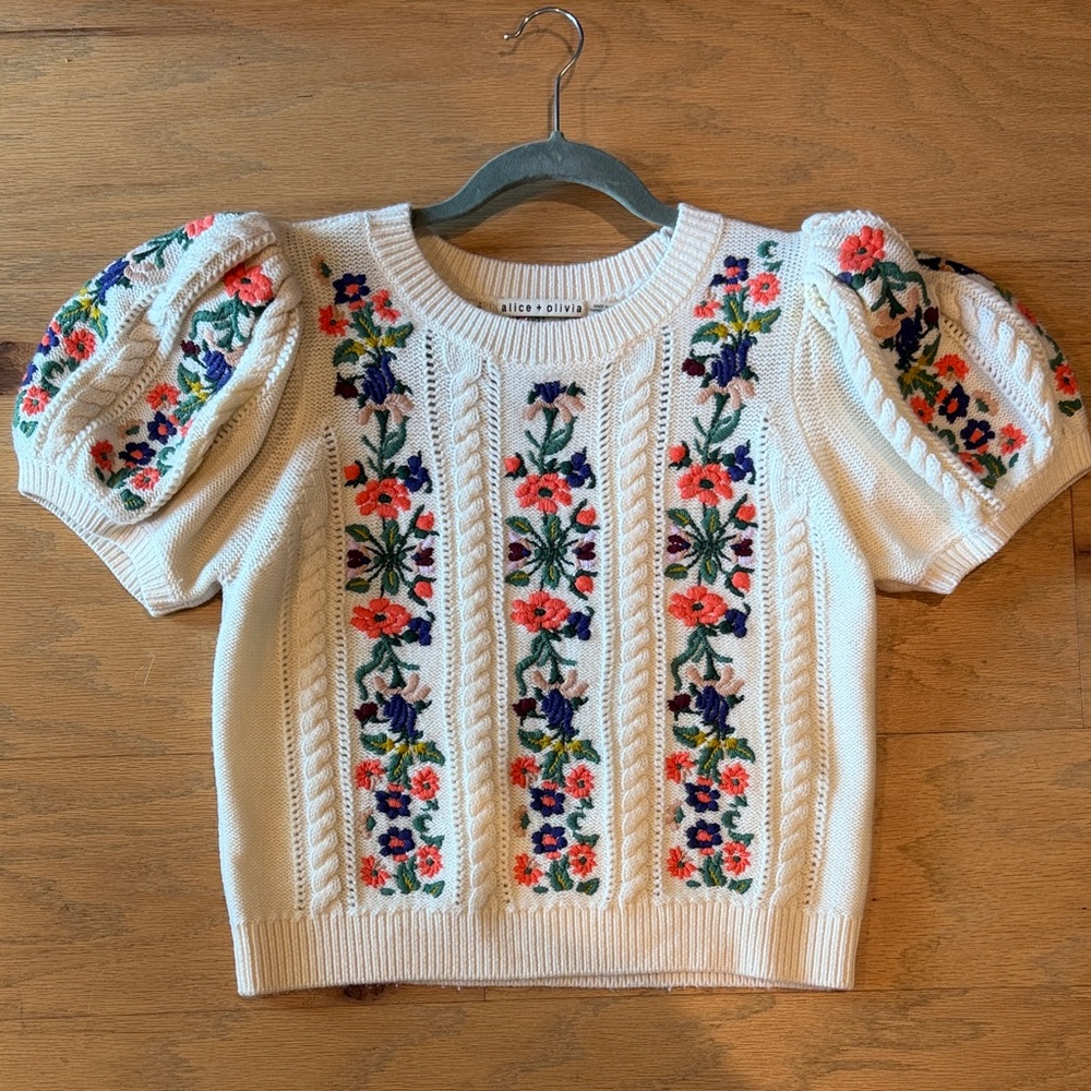 Alice + Olivia Cream Floral embroidered sweater Top L